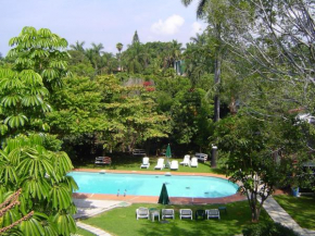 Отель Hotel Jacarandas  Куэрнавака